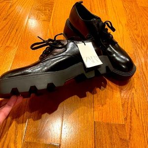Brand new Zara shoes size 10 . Asking 30$
